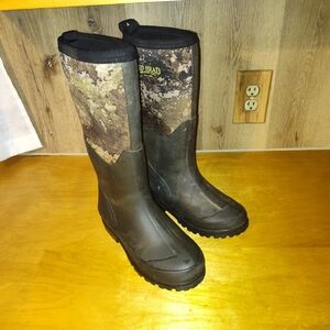 2 each Right foot Red Head boots.